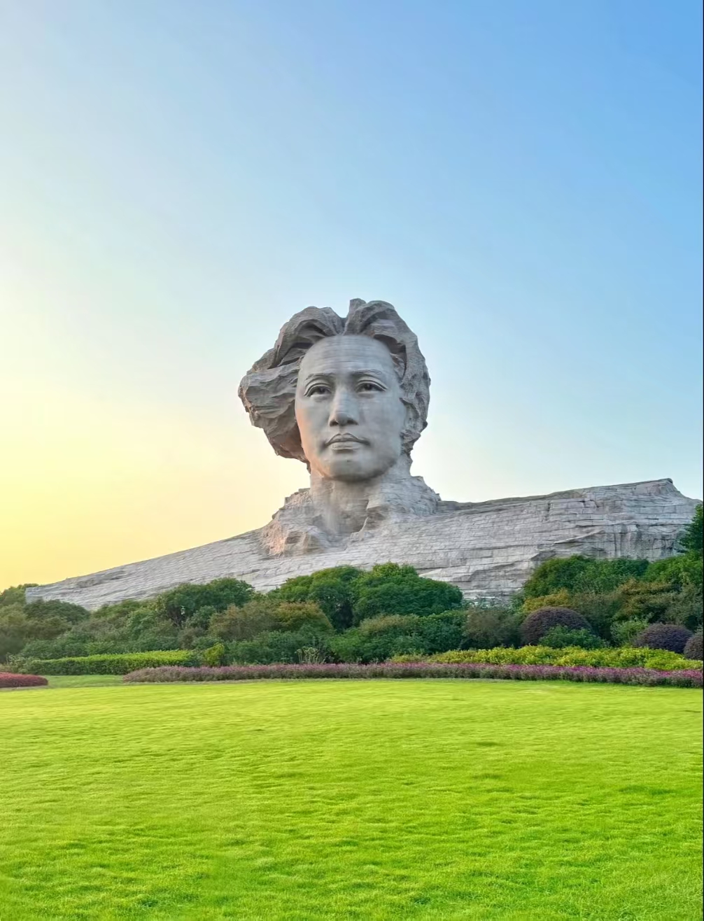 Orange Island - Chairman Mao statue another angle