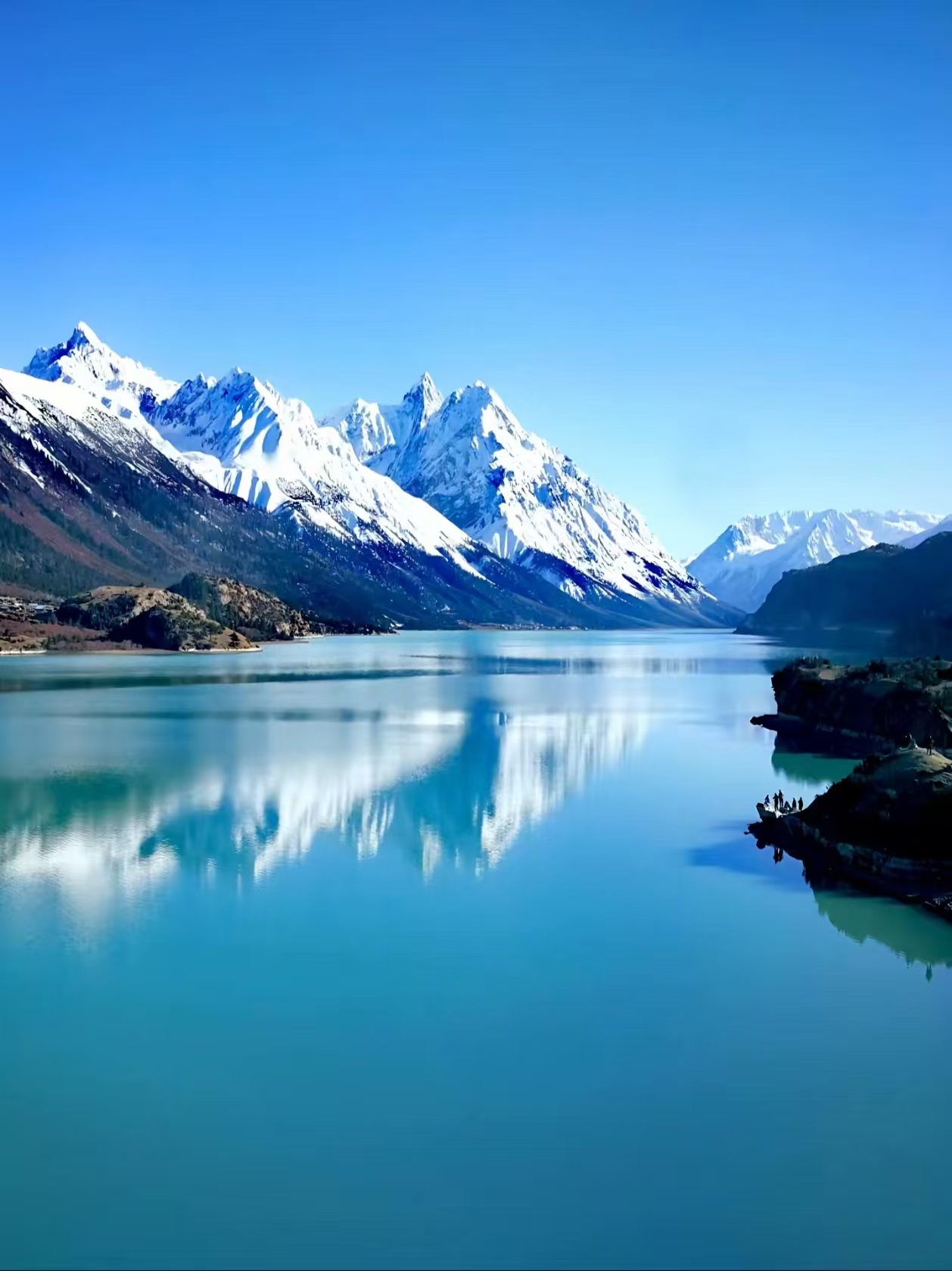 Tibet snow mountains turquoise lake landscape