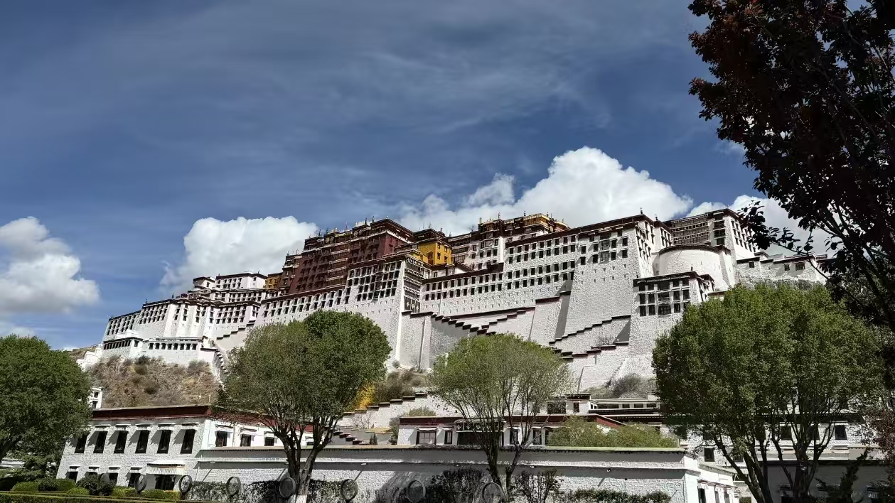 Potala Palace Lhasa daytime view